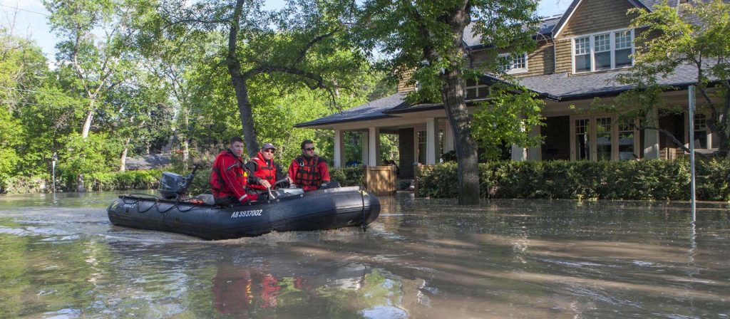 Emergency crews during the 2013 flood in AB