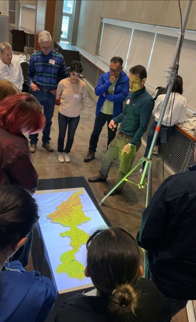 Group of people viewing a presentation of the 3D model. Image Credit: Juan Zuleta, 2025.